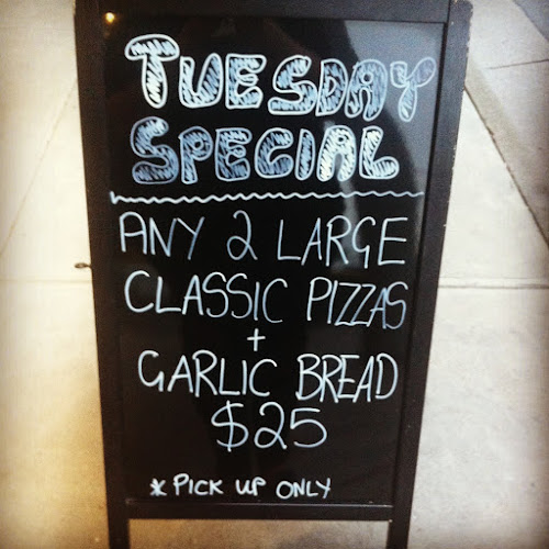 Comentarii opinii despre Plain Jane Pizza N Shakes