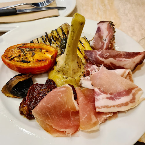 Lupa Woodfired Pizza - Hospitality and gastronomy