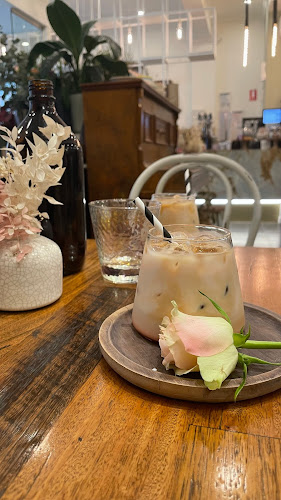 FLOVIE FLORIST CAFE - Hospitality and gastronomy