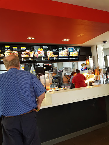 Comentarii opinii despre McDonald's M4 West