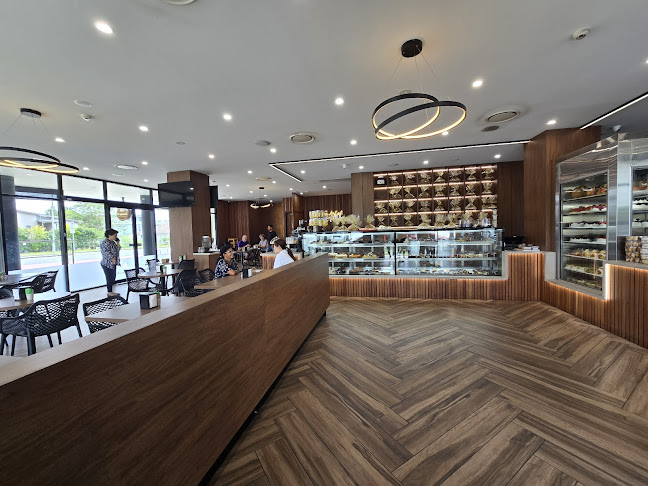 Profiterole Patisserie Mays Hill - Hospitality and gastronomy