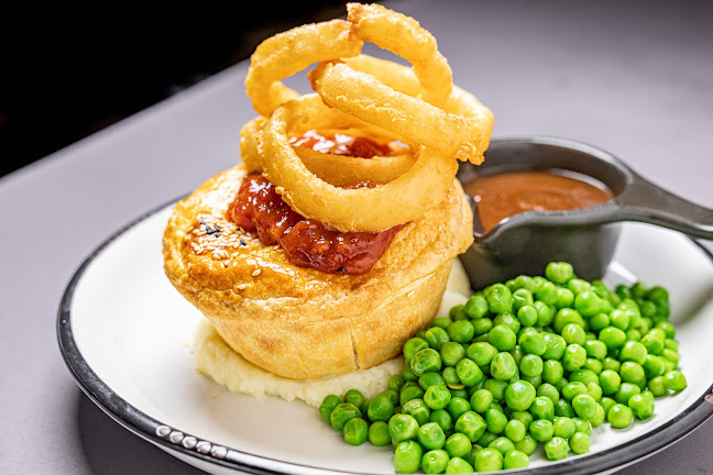 Opinii despre Coolaroo Hotel în Coolaroo - Hospitality and gastronomy