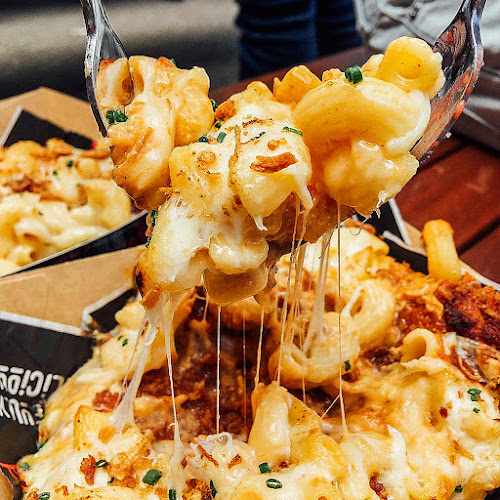 13/15 Lake St, Caroline Springs VIC 3023