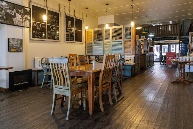 Comentarii opinii despre Driftwood Café