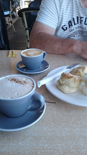 4 Tay Ave, Caloundra QLD 4551