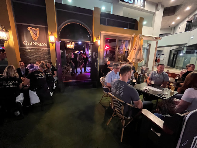 Den Devine Restaurant & Music Hall - Hospitality and gastronomy