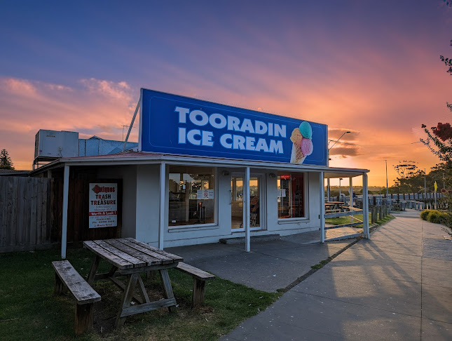 Tooradin Icecream Shop - Melbourne