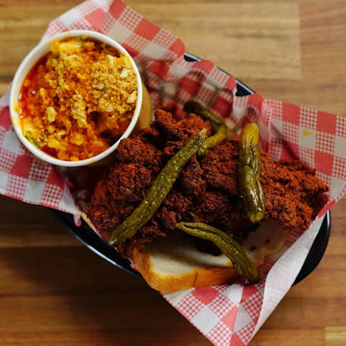 Hank's Fried Chicken - Hospitality and gastronomy