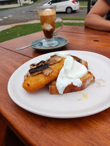 Wangi Deck Cafe - Wangi Wangi