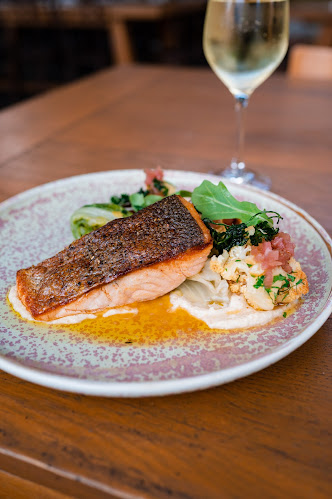 841 Moggill Rd, Kenmore QLD 4069