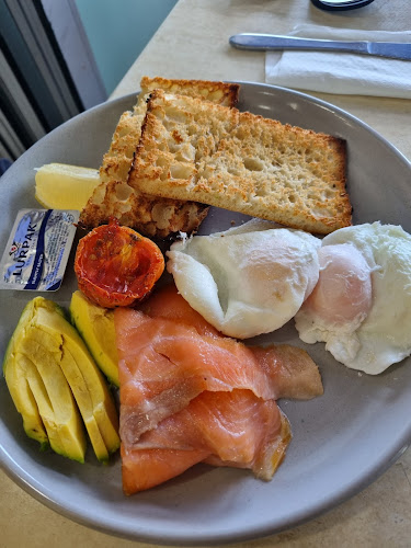 Cnr Elkhorn Ave & the Esplanade, Surfers Paradise QLD 4217