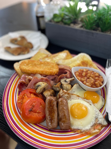 66 Farnborough Rd, Meikleville Hill QLD 4703