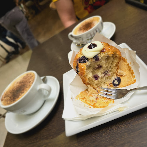 Comentarii opinii despre Two Doors Up Cafe & Bar