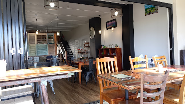 Driftwood Café - Milton