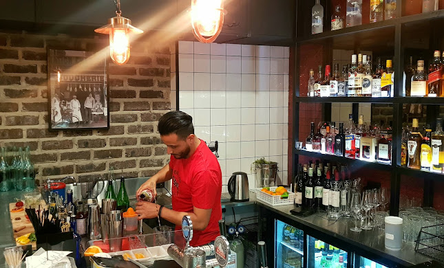 Shop 4/90 Surf Parade, Broadbeach QLD 4218