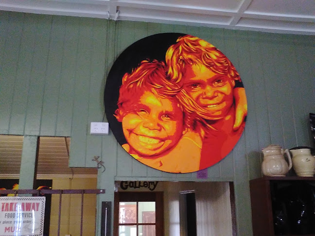 17 Echlin St, West End QLD 4810