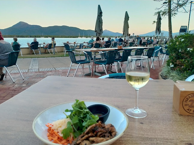 Opinii despre Mondo on the Waterfront în Cairns City - Hospitality and gastronomy