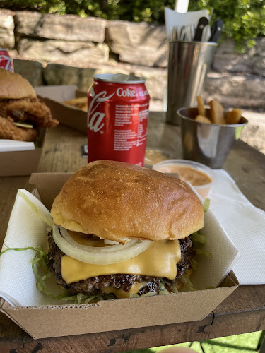 Monroe's Burgers & Beers - Hospitality and gastronomy