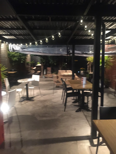 Comentarii opinii despre Rick's Burgers ( B110 restaurant and Bar)