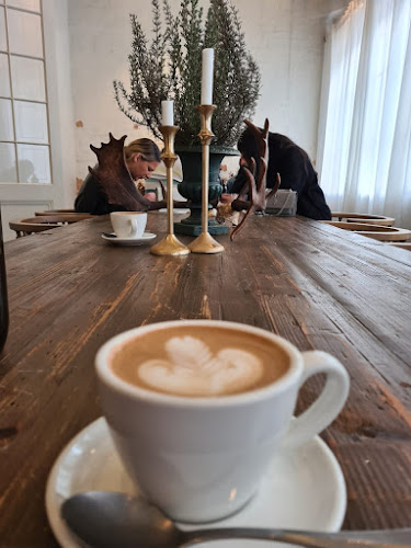 Comentarii opinii despre FLOVIE FLORIST CAFE