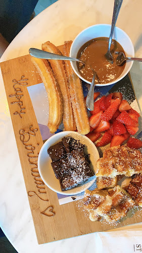 St Louis House of Fine Ice Cream and Desserts - North Adelaide