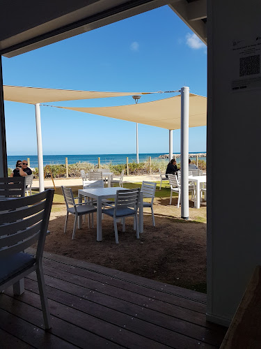 Comentarii opinii despre AJ's Beach Cafe