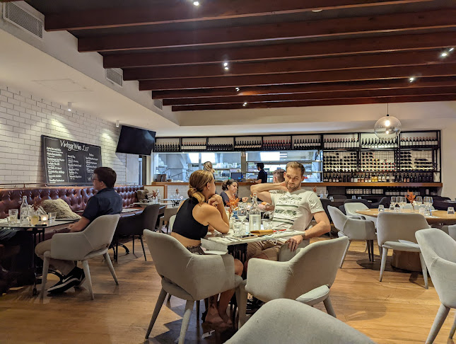 841 Moggill Rd, Kenmore QLD 4069