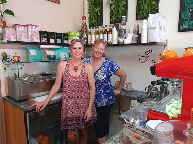 Comentarii opinii despre Ara’s Cafe