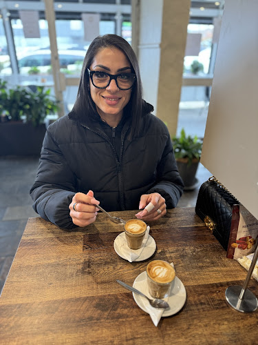 Aroma Deli Cafe - Hospitality and gastronomy