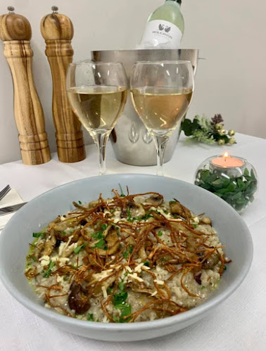 Opinii despre Wangi Deck Cafe în Wangi Wangi - Hospitality and gastronomy