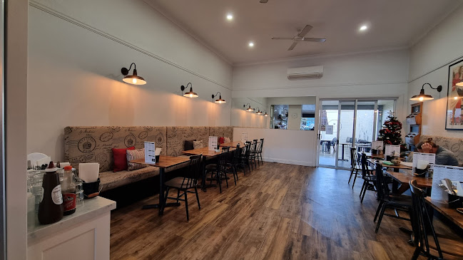 Woodys Cafe - Hospitality and gastronomy