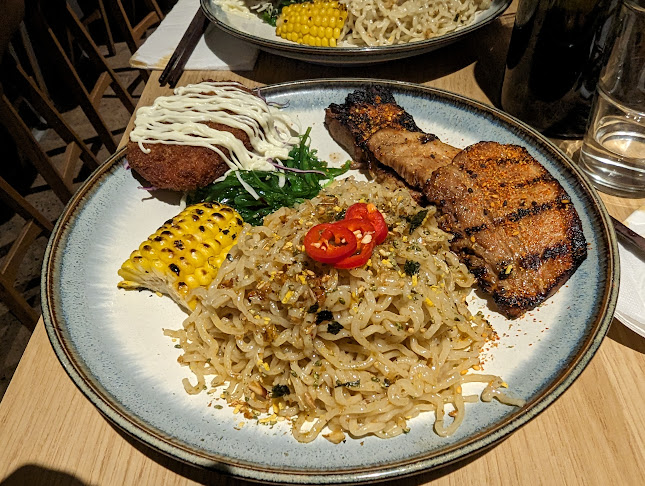 Comentarii opinii despre Tomodachi Izakaya & Bar