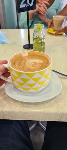 Cnr Elkhorn Ave & the Esplanade, Surfers Paradise QLD 4217