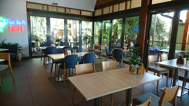 Cossies Poolside Bar and Bistro