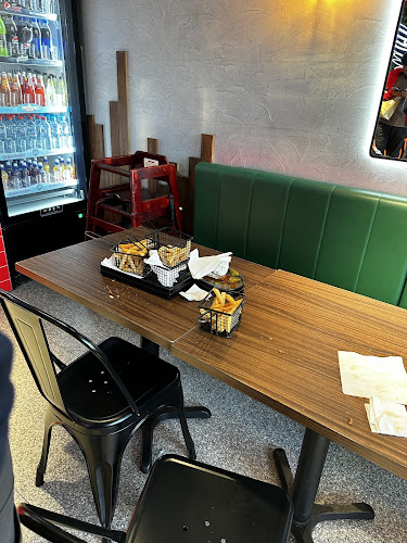 Opinii despre Burgertory (Caroline Springs) în Caroline Springs - Hospitality and gastronomy