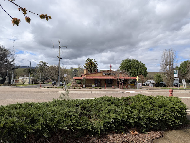 Junction Hotel Swifts Creek - Melbourne
