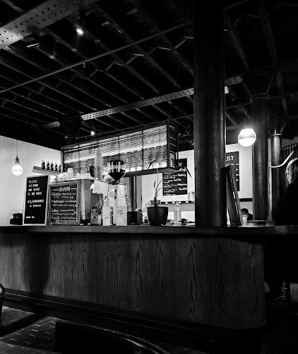 Comentarii opinii despre The Bond Store