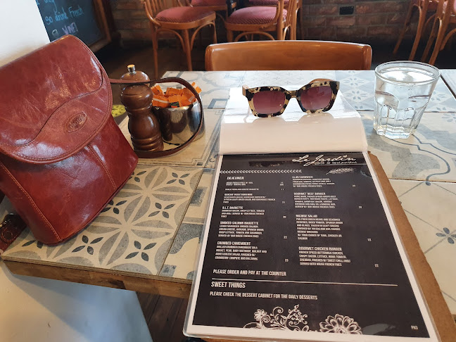 Le Jardin Cafe Restaurant
