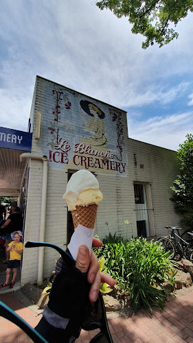 Comentarii opinii despre The Bright Ice Creamery