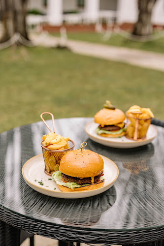 Comentarii opinii despre Courtyard Café at Old Parliament House