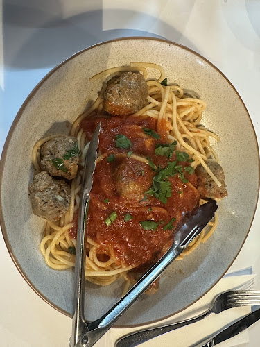 Zio Pino Pizzeria - Hospitality and gastronomy