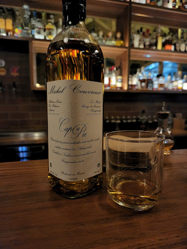 Frog's Hollow Saloon - Hospitality and gastronomy