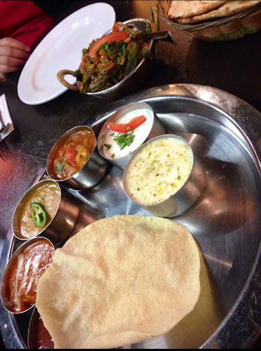 Comentarii opinii despre Mela Indian Sweets and Eats