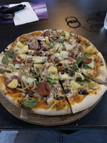 Hunger Hunt Pizza Bar and Restaurant - Surfers Paradise