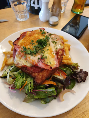 Opinii despre Batesford Hotel în Melbourne - Hospitality and gastronomy