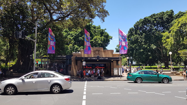 Comentarii opinii despre Metro St James