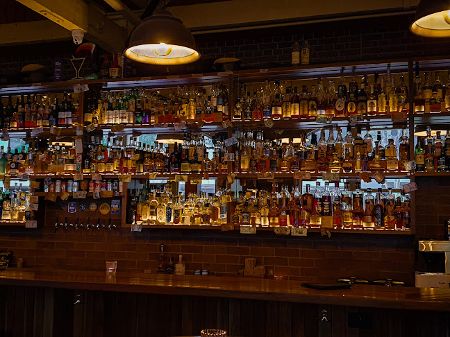 Frog's Hollow Saloon - Hospitality and gastronomy