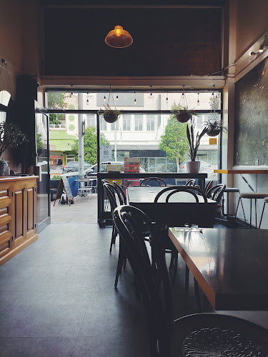 Comentarii opinii despre Grounds of Society.