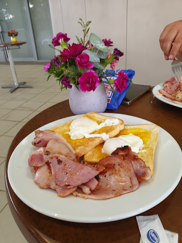 Peeches Coffee Lounge - Hospitality and gastronomy