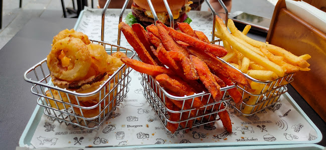 Mad Burger Fortitude Valley - Hospitality and gastronomy